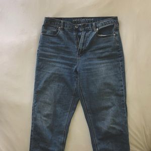 Light wash mom jeans